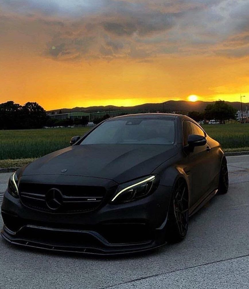 Мерседес-Бенц AMG 63 черный