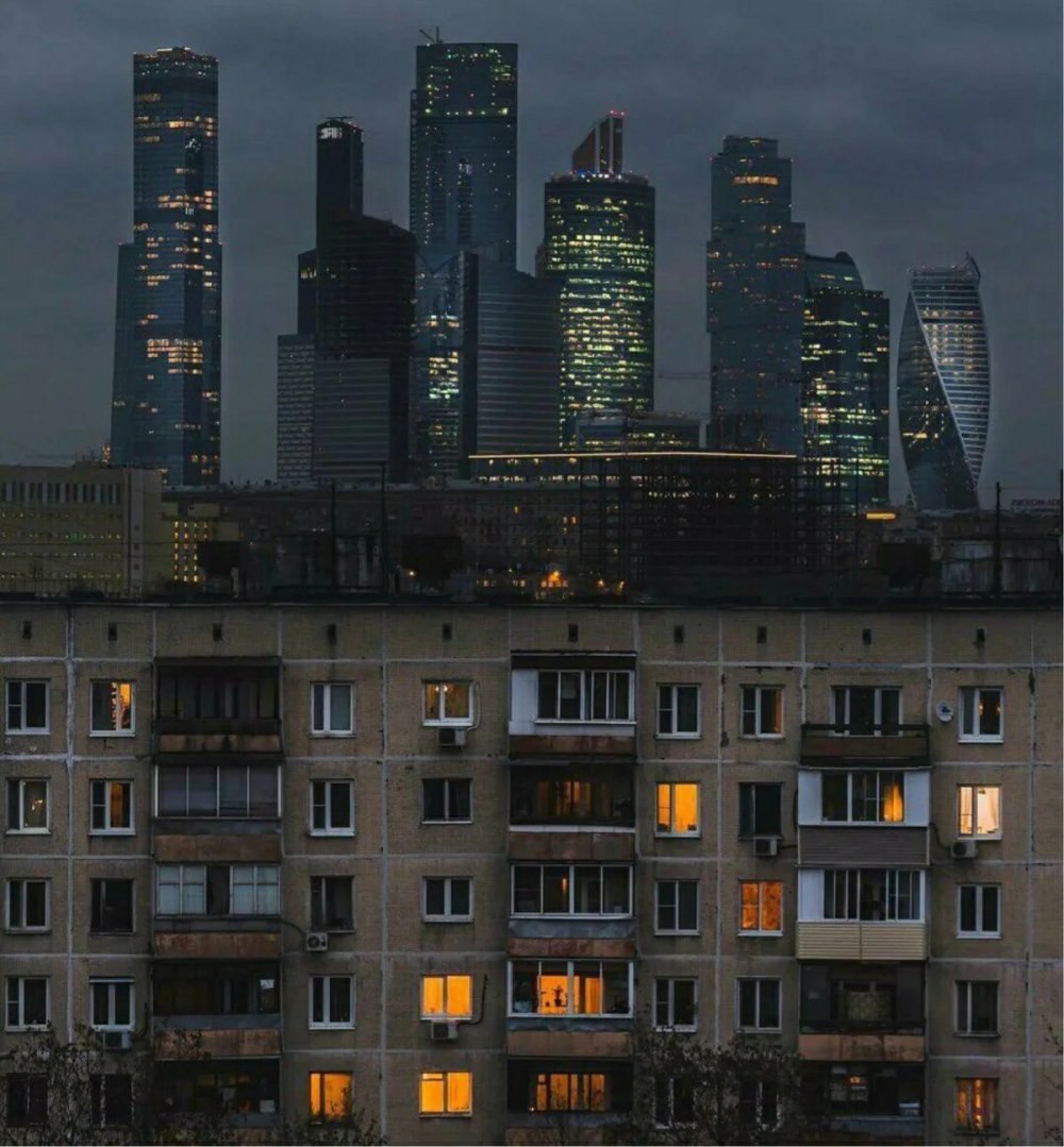 Многоэтажный дом неон