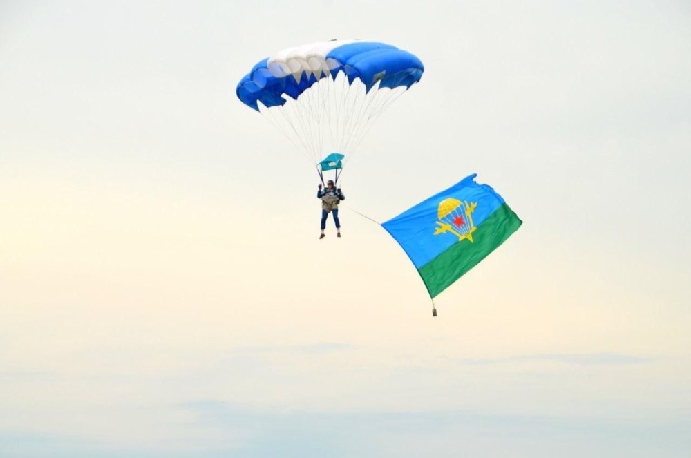 Флаг ВДВ фон