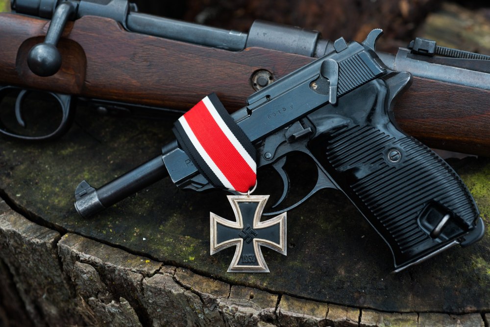 Два пистолета