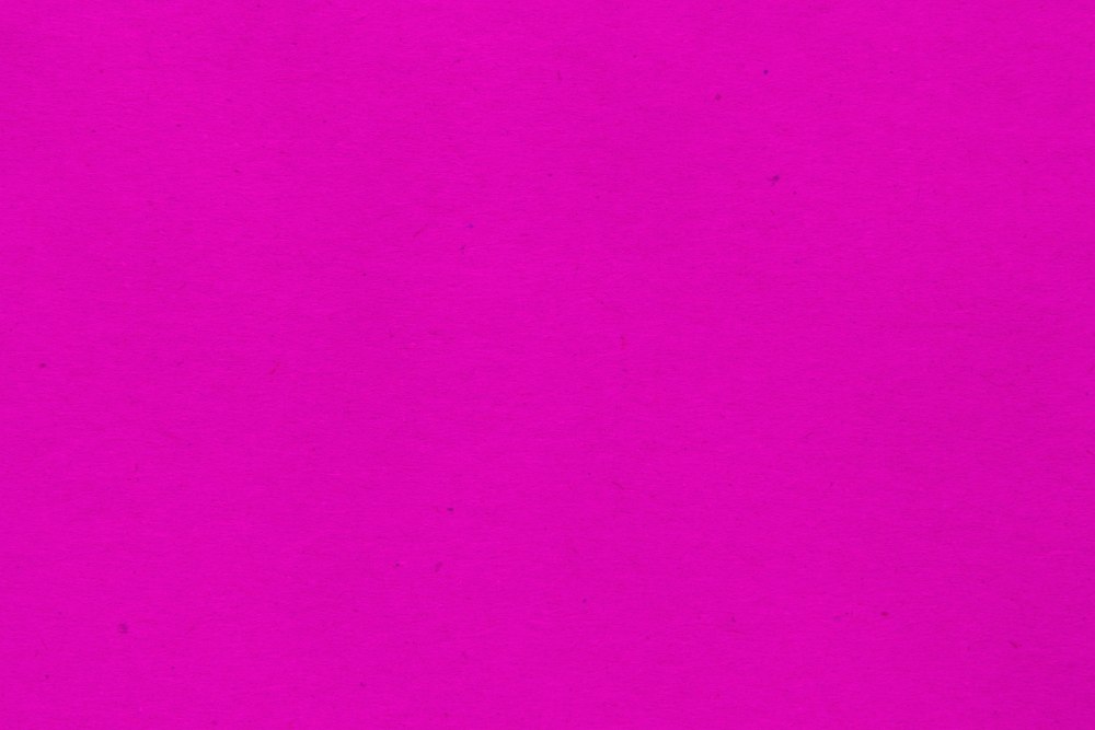 Ярко розовый цвет
