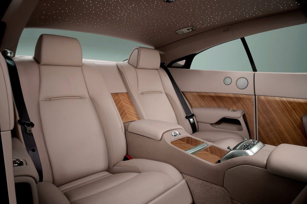Aston Martin DBS интерьер