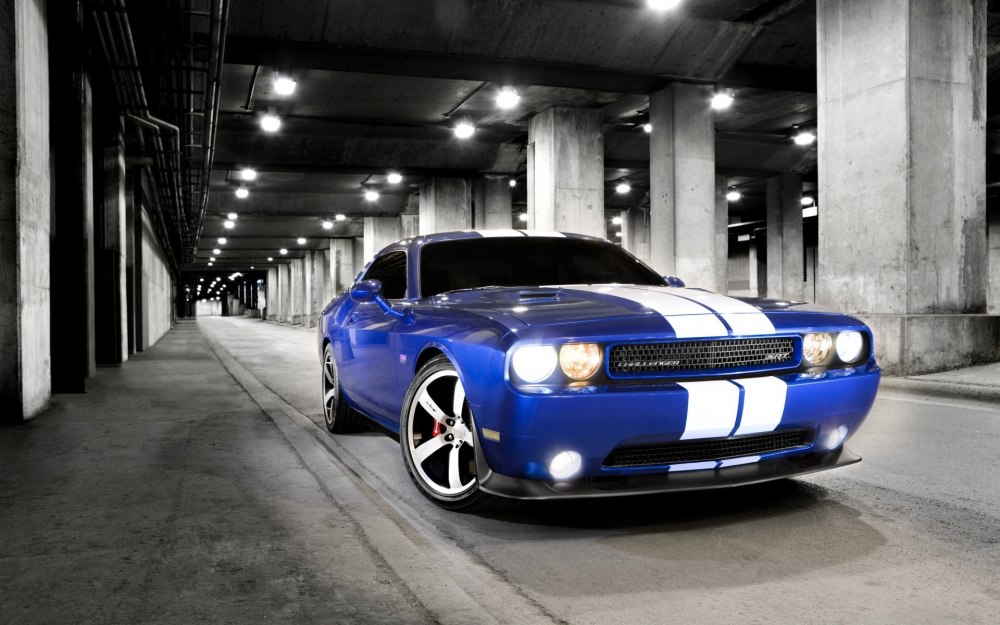 Dodge Challenger srt8