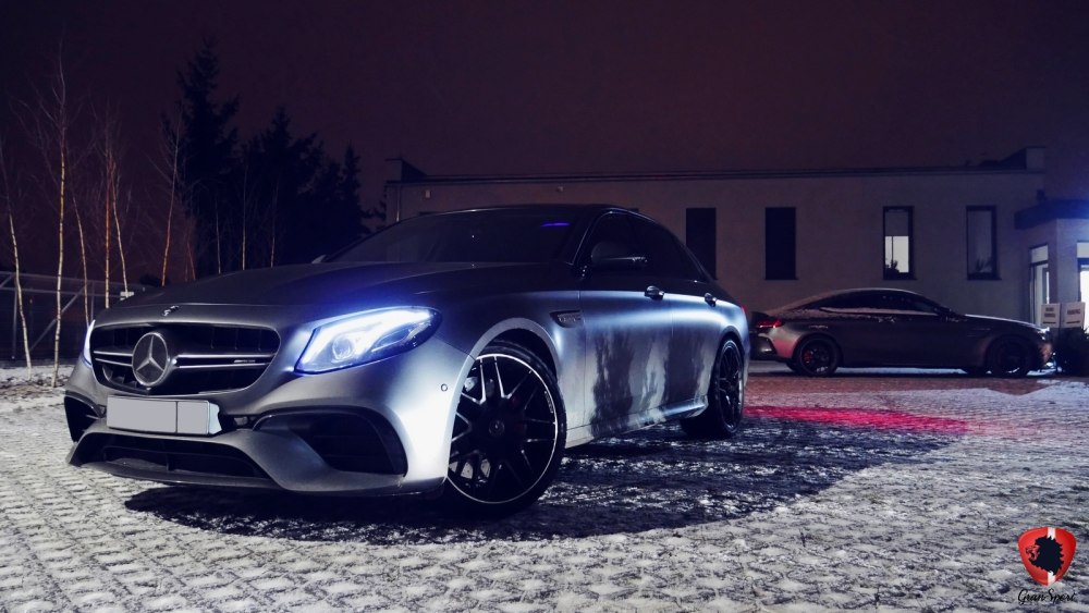 Мерседес е 63 s AMG ночью