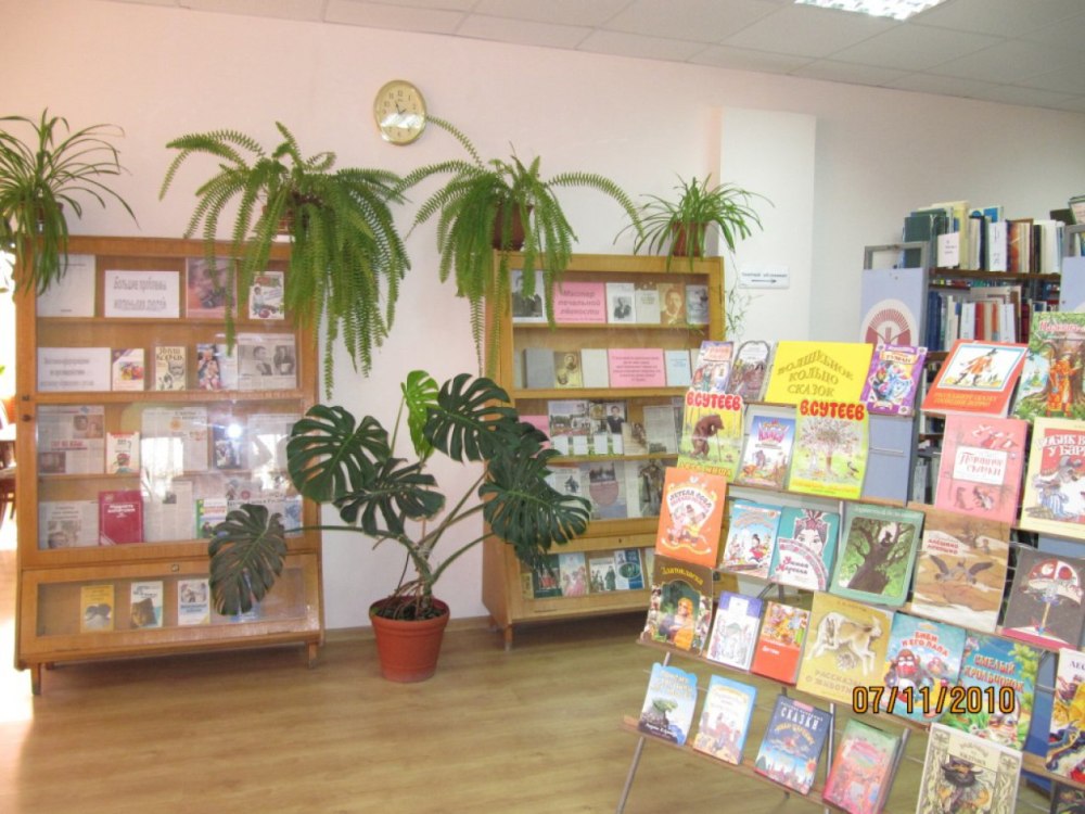 Книжные выставки для юношества на лето