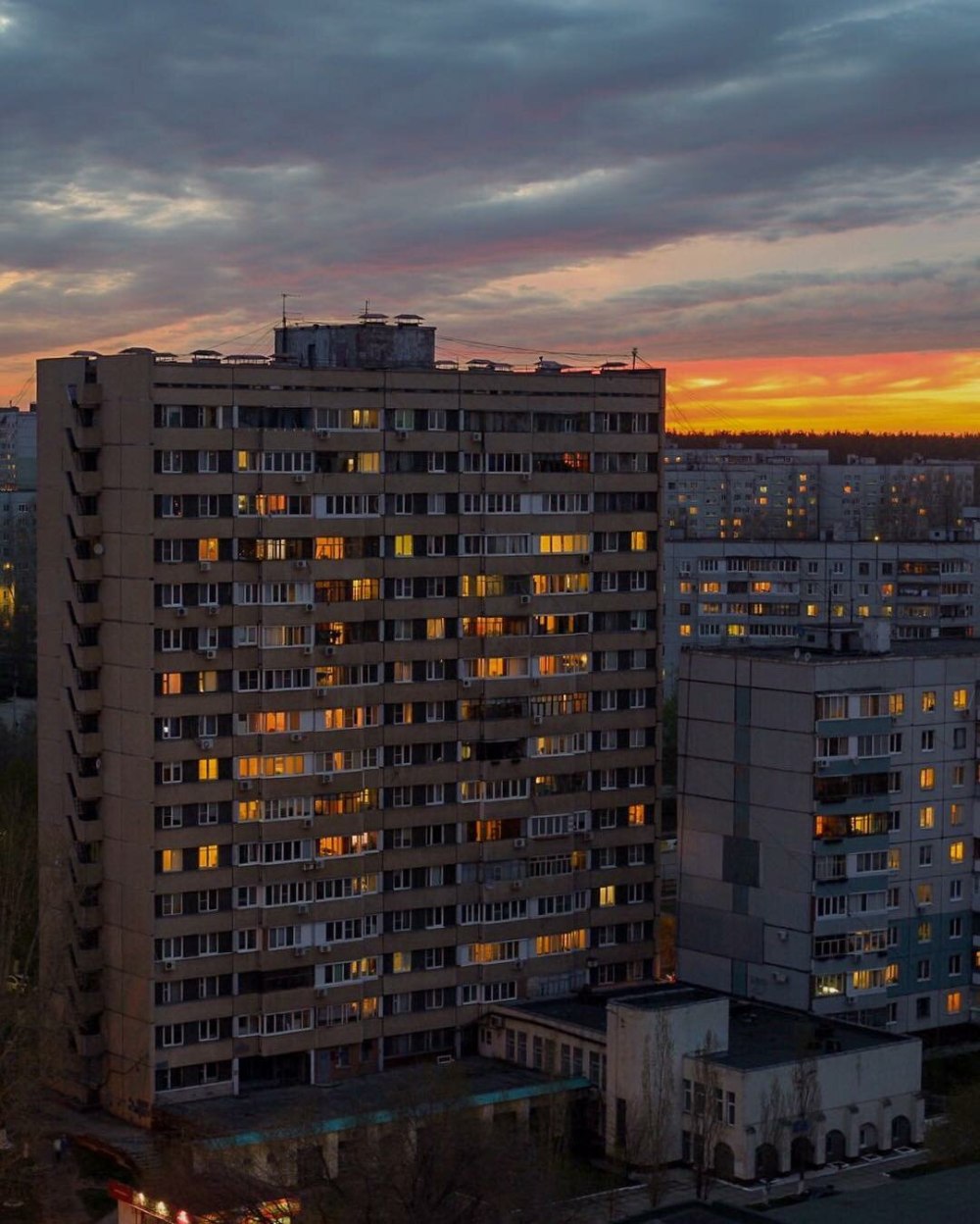 Многоэтажки ночью