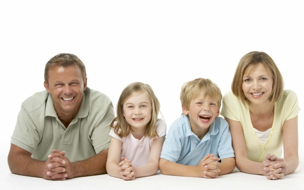 Счастливые дети и родители