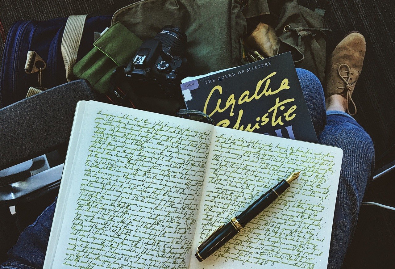 Writing away. Эстетика писателя. Писать книги Эстетика. Написание книги. Писатель Эстетика профессии.