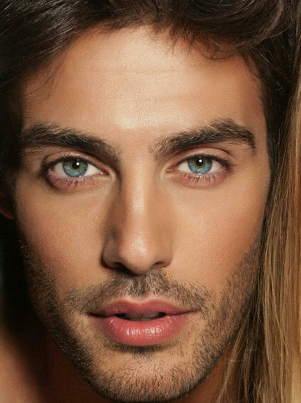 Kostas Martakis глаза