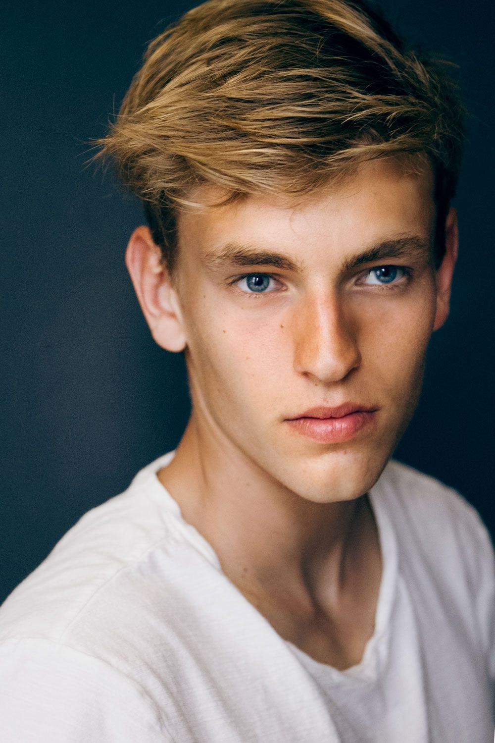 Justus Eisfeld блондин