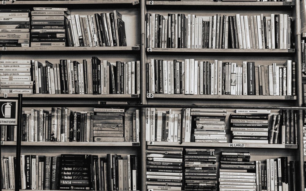 Обои на телефон эстетика книг