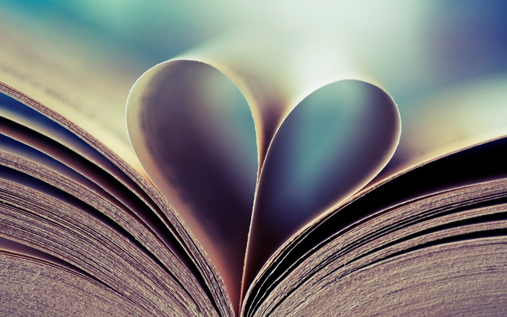 Книга на черном фоне