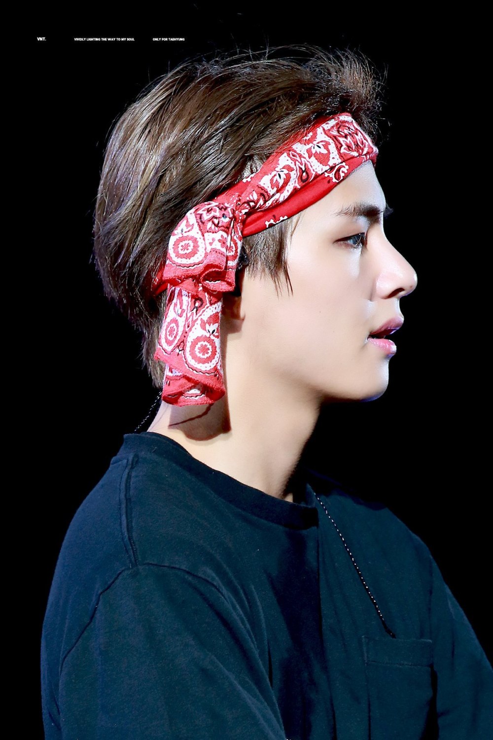 BTS Тэхен в бандане