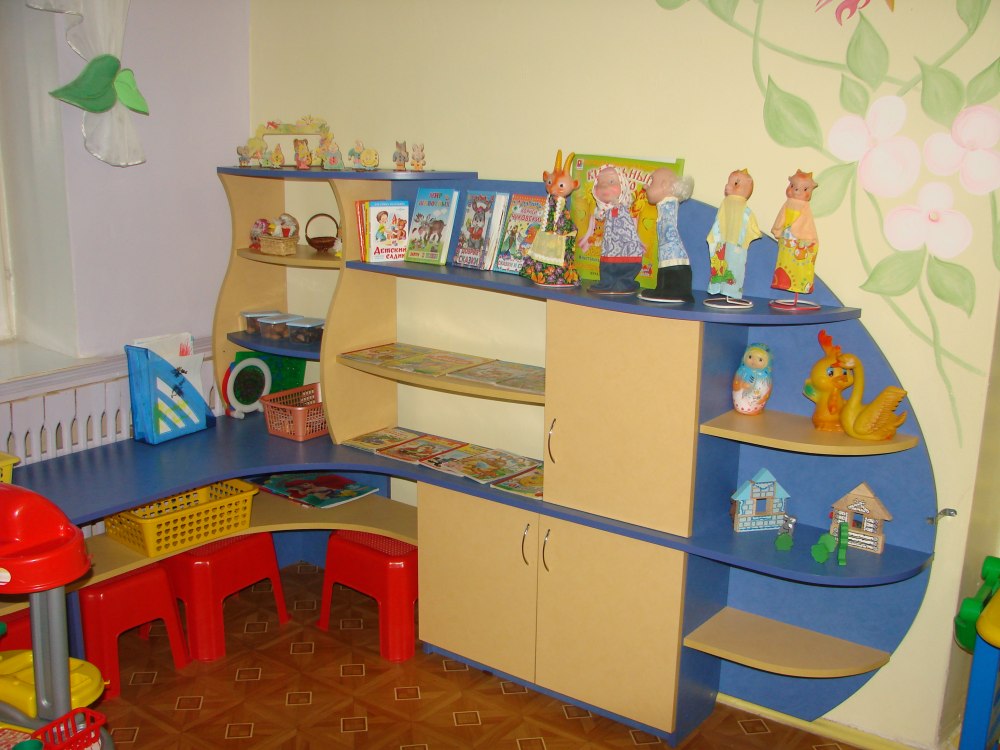 Игровой уголок в младшей группе