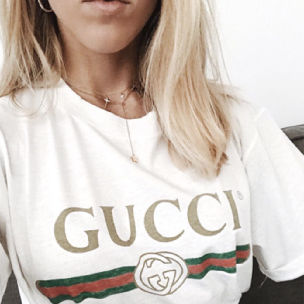 Красивая девушка в Gucci