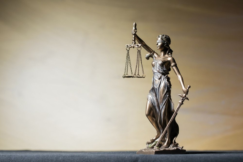 Богиня справедливости и правосудия