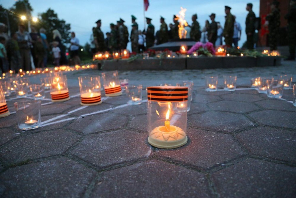 Композиция свеча памяти