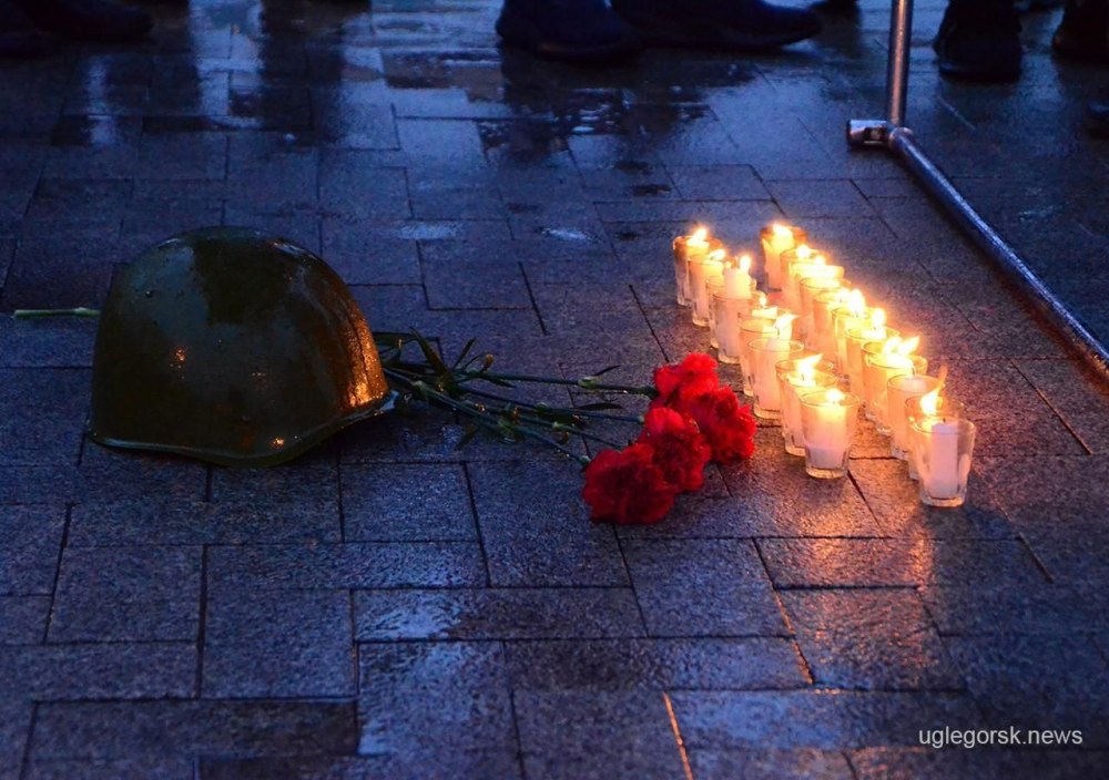 Красивая свеча памяти
