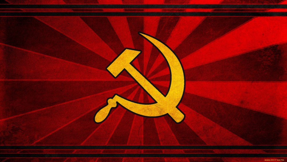 Шрек на фоне флага советского союза