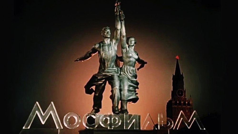 Памятник Мухиной рабочий и колхозница