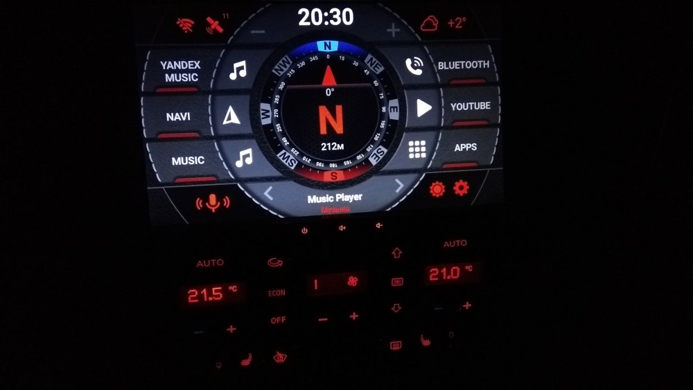 Toyota значок на черном фоне