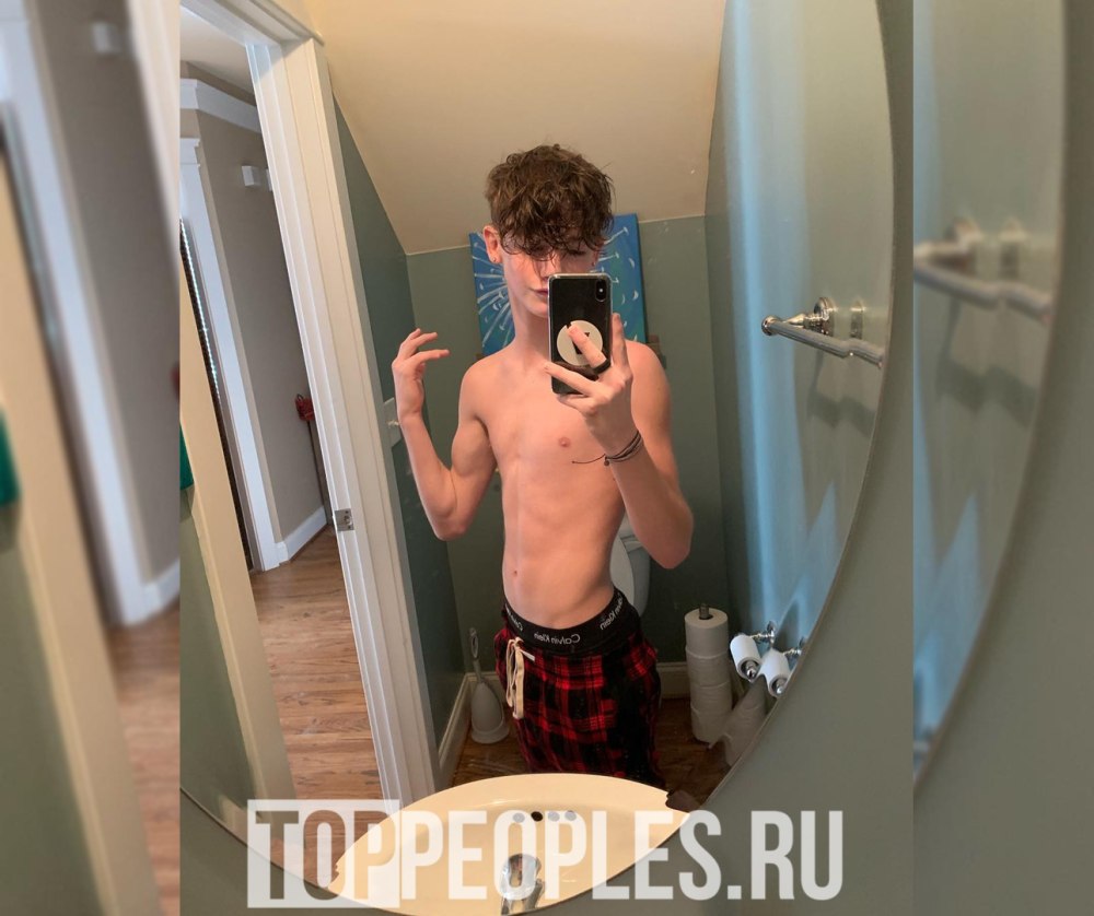 Райли и Лукас поцелуй