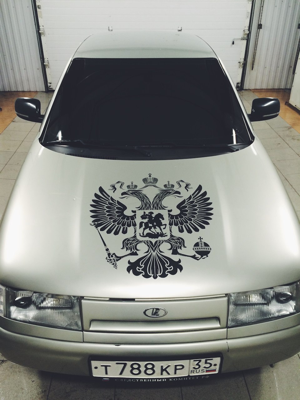 Версаче наклейка