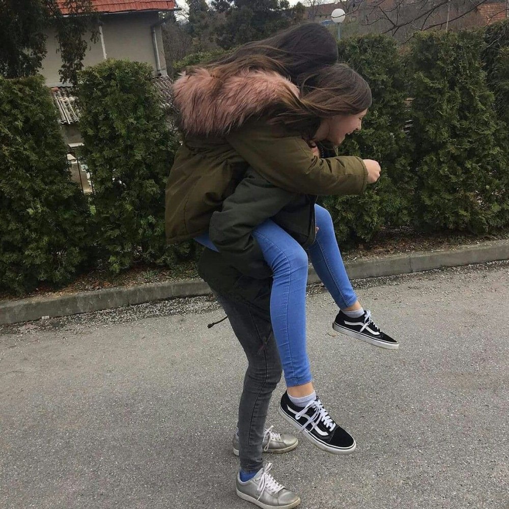 Пара подростков сохры
