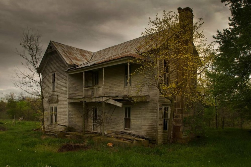 Delaware St. John Volume 1: the Curse of Midnight Manor