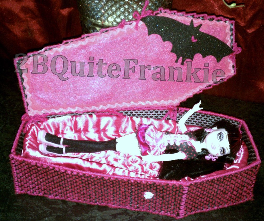 Дракулаура Jewelry Box Coffin