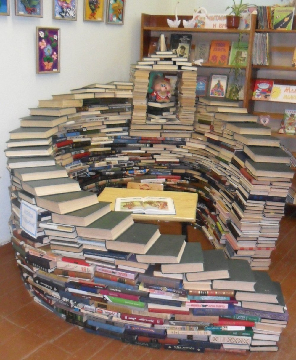 Книжная выставка инсталляция