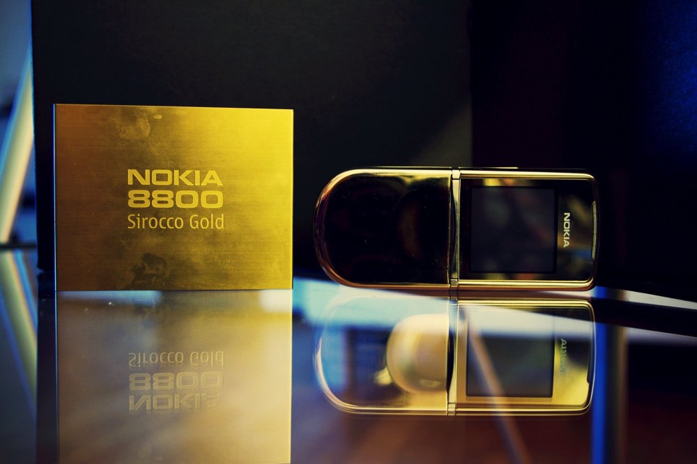 Nokia logo на черном