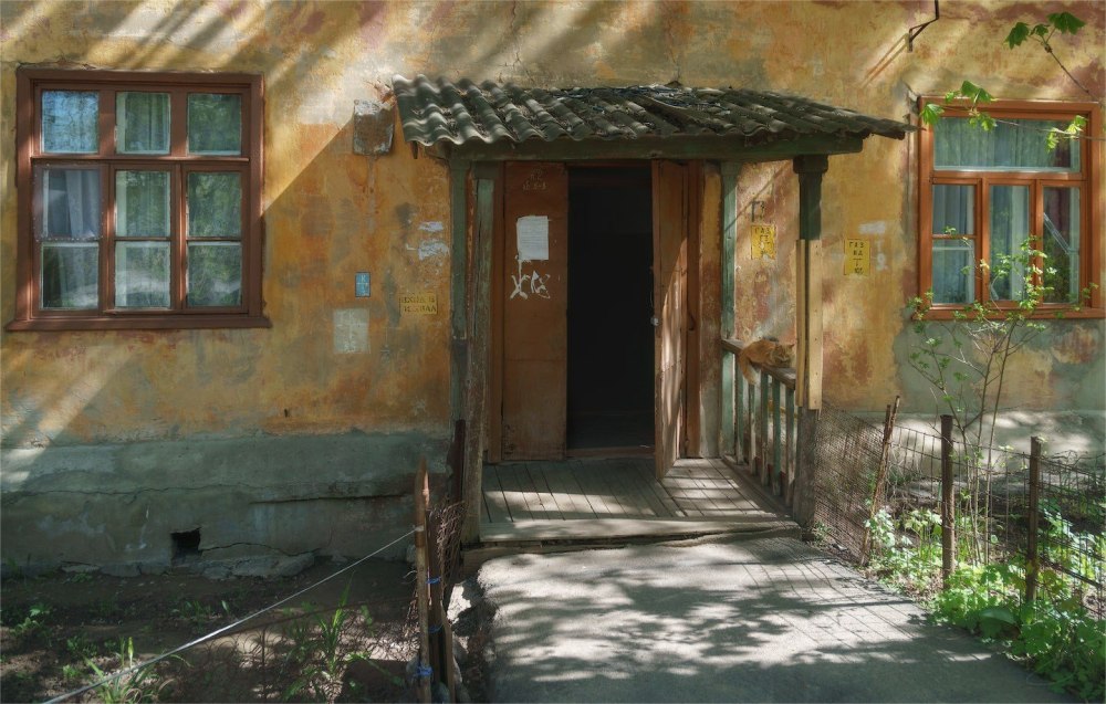 Старый подъезд