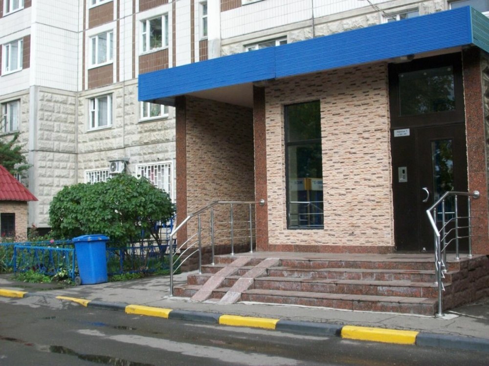 Подъезды старых домов снаружи