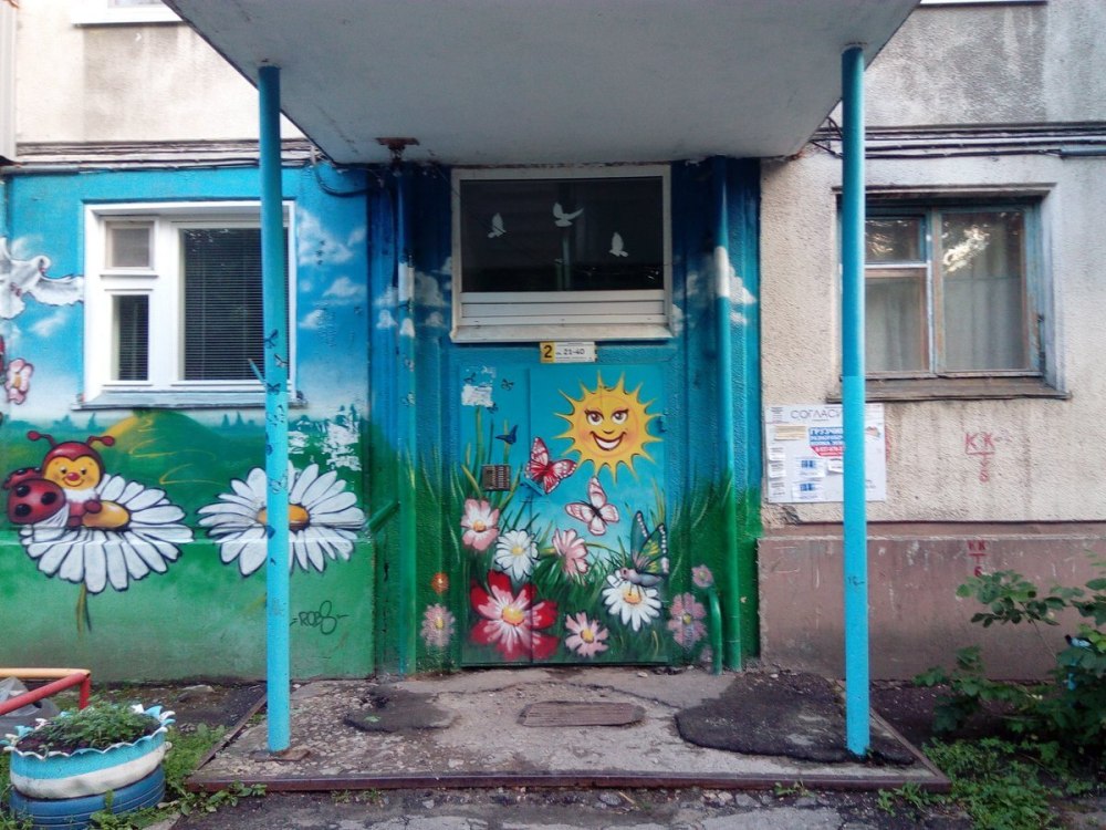 Подъезд с улицы