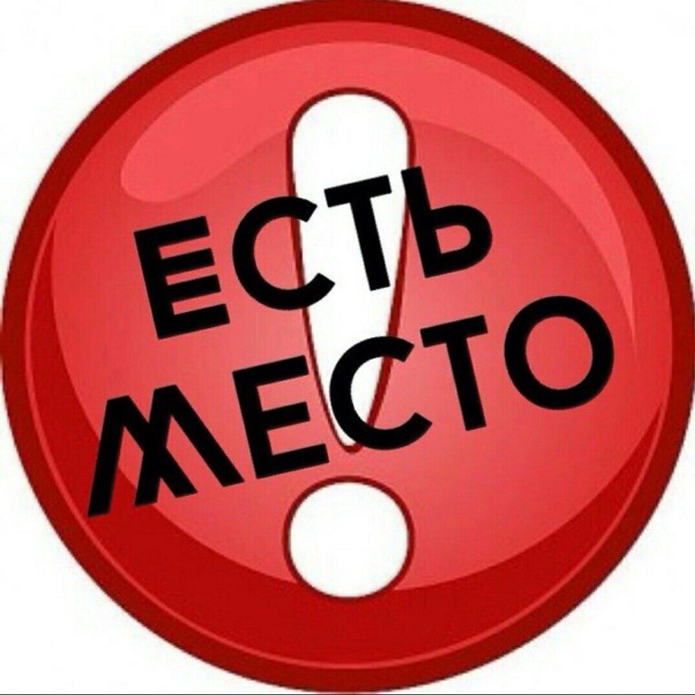 Часы на розовом фоне