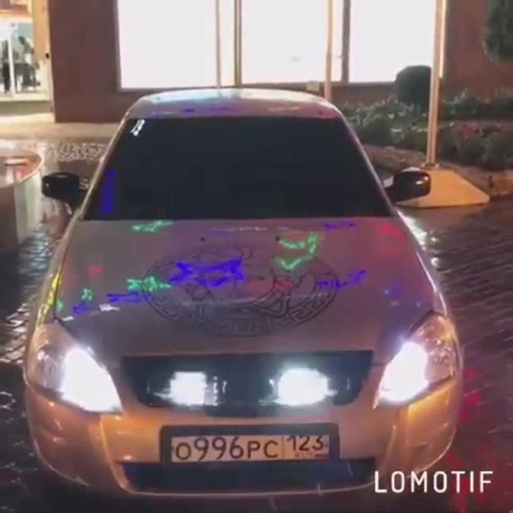 Наклейка на капот Гранта