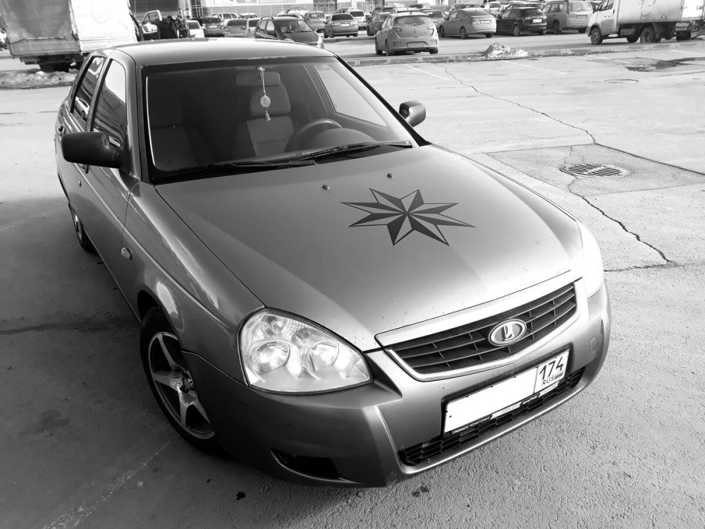 Наклейка на капот Приоры