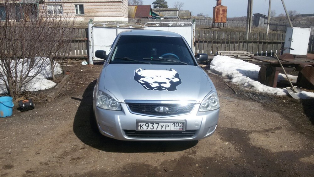 Наклейка версаче на капот приора