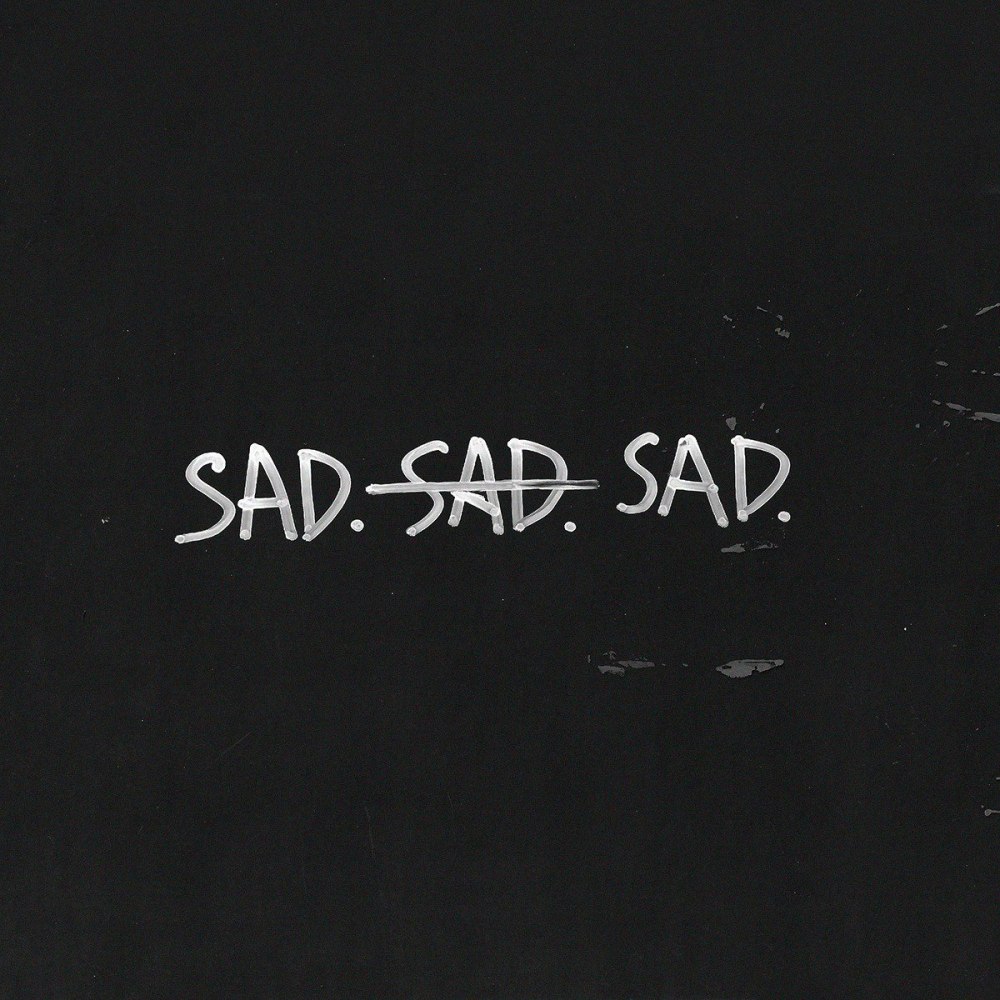 Надпись Sad на черном фоне