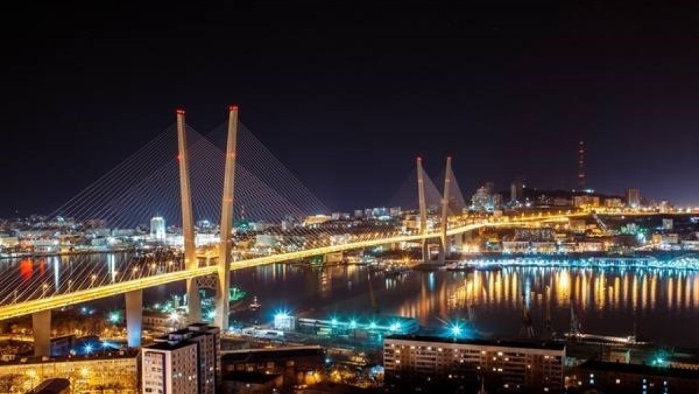 Мост через бухту золотой Рог во Владивостоке