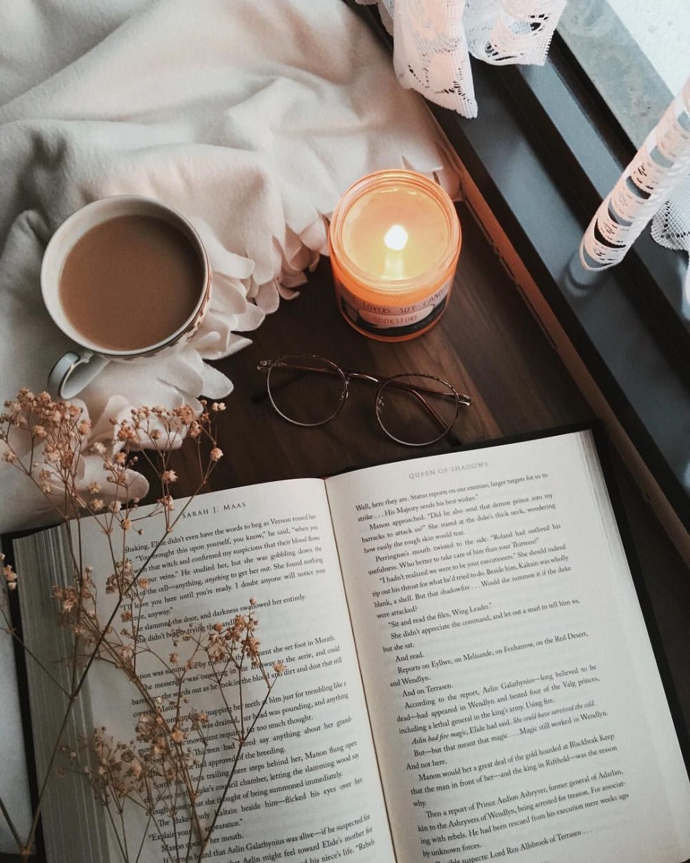 Книги Эстетика бежевый