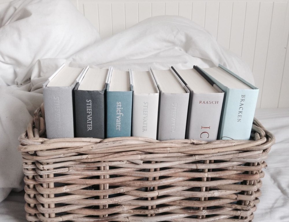 Корзина с книгами