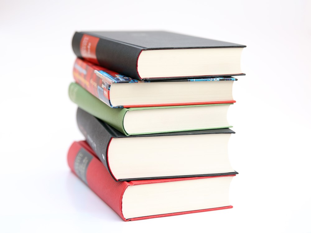 Стопка книг объемные