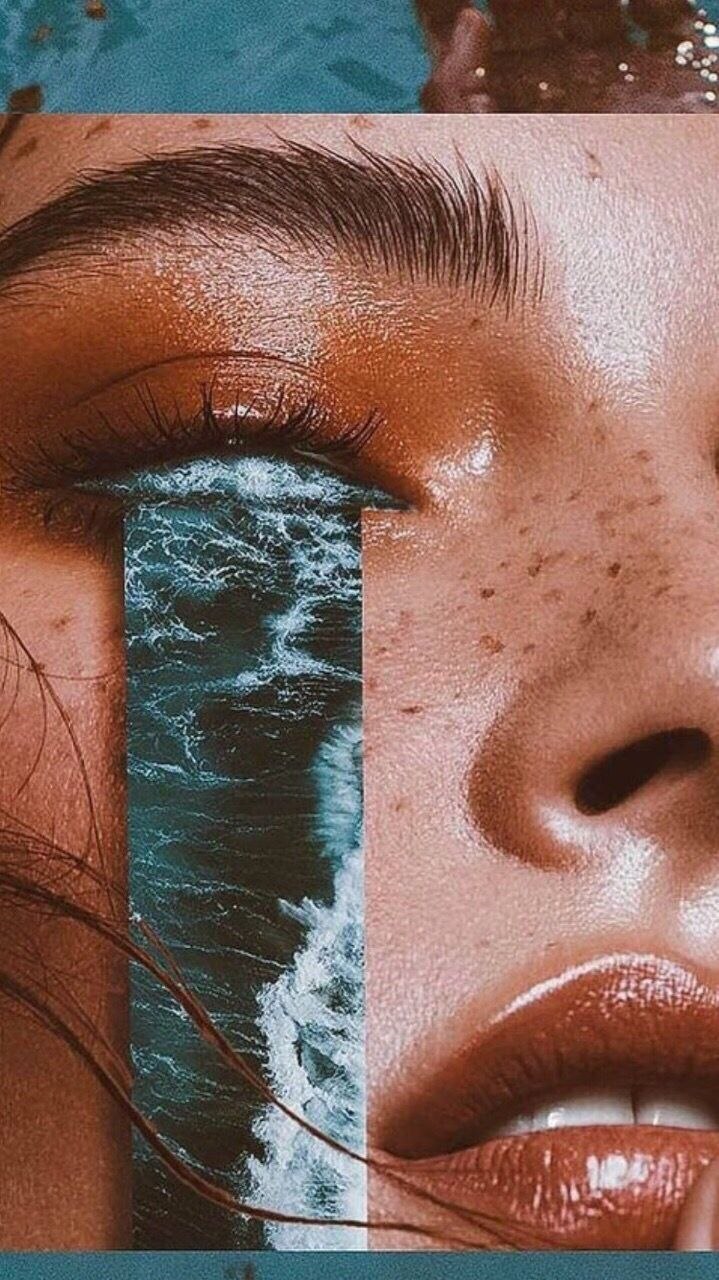 Цепочка с надписью bebe и с 🦋