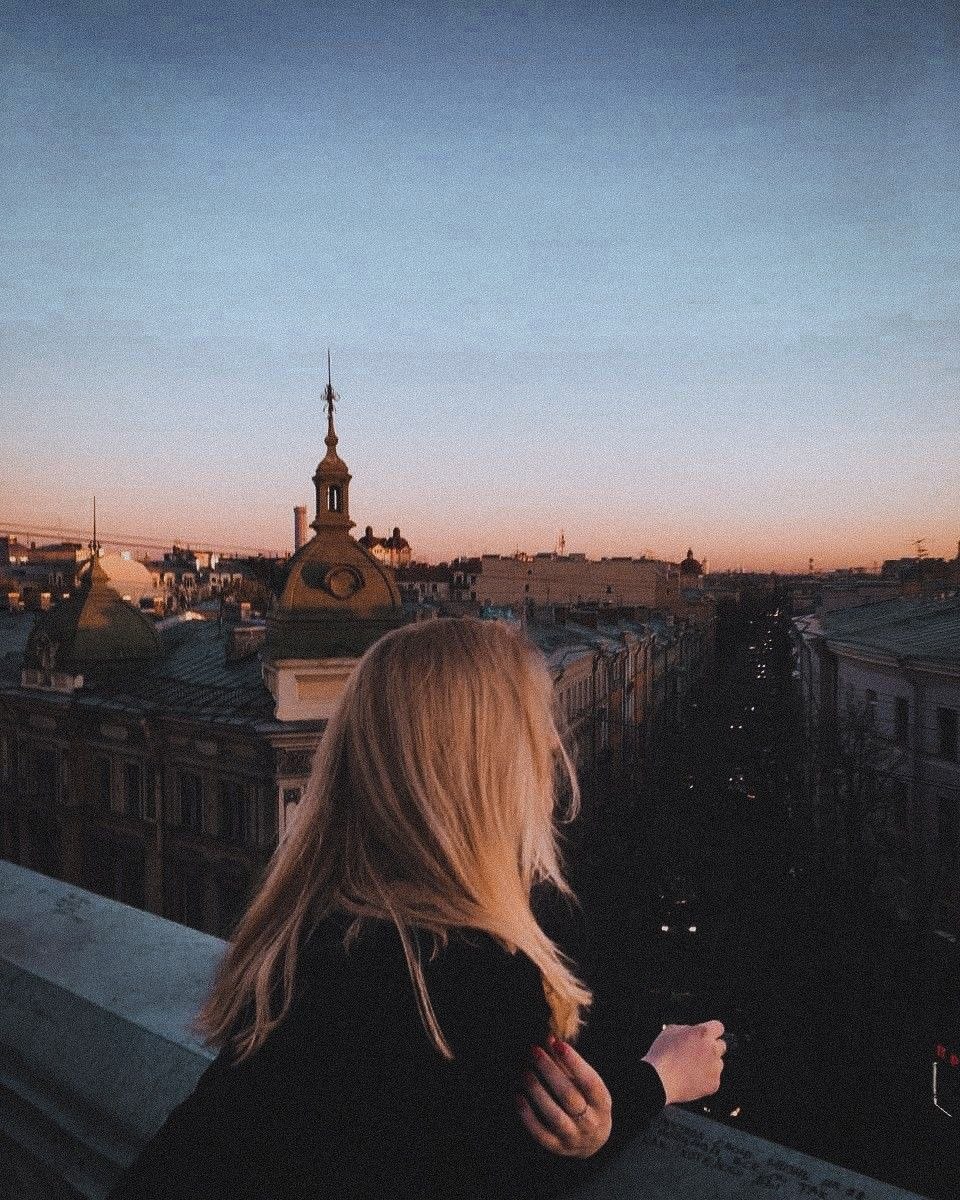 Блондинка ночью