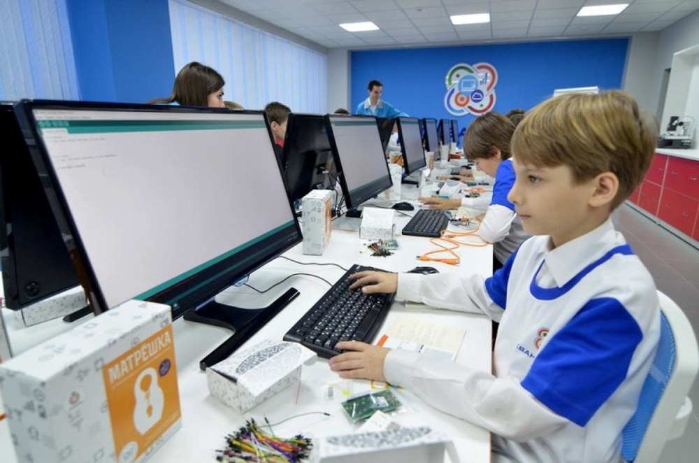 Логотип хайтек Кванториум