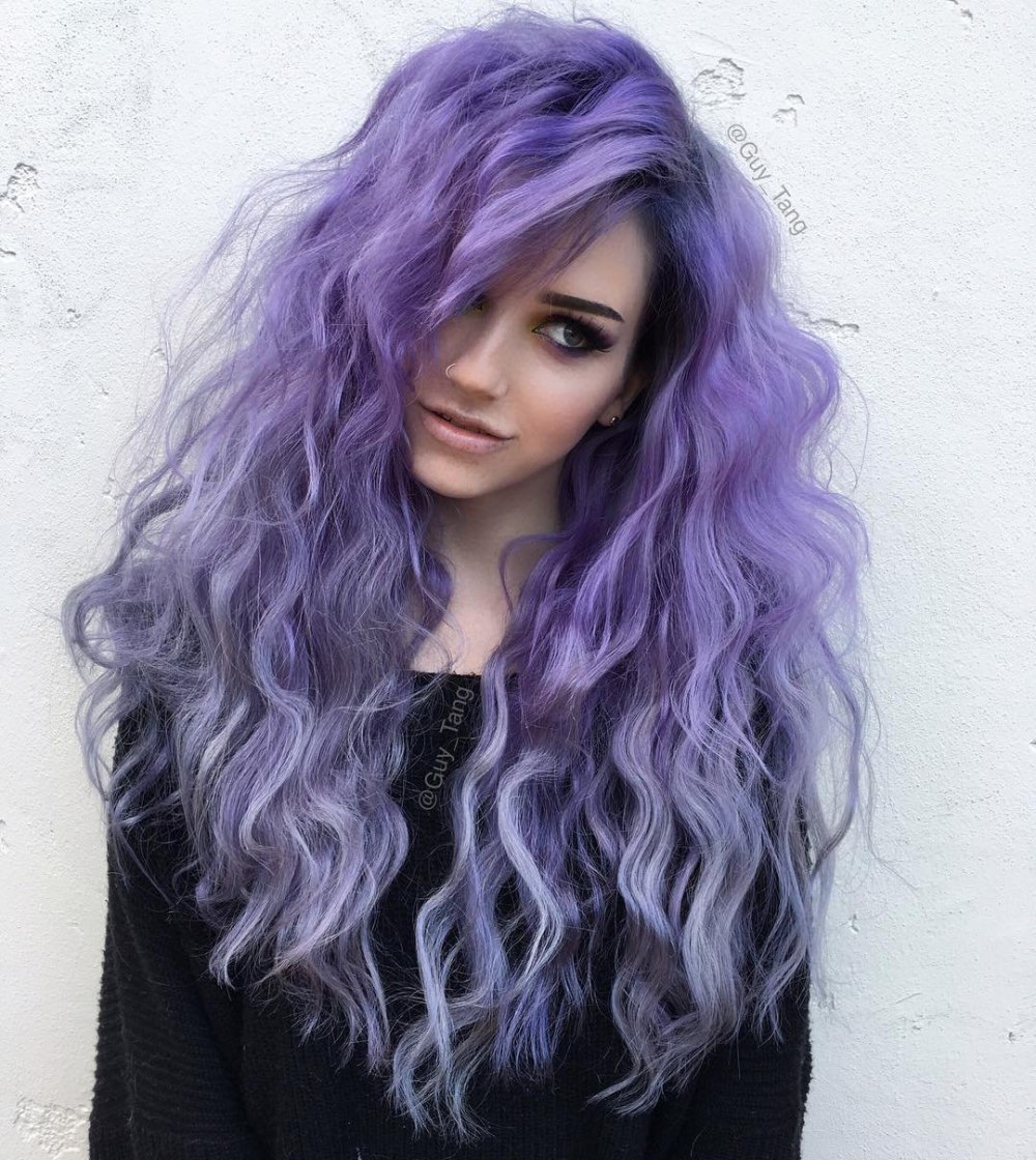 Dove Cameron с фиолетовыми волосами