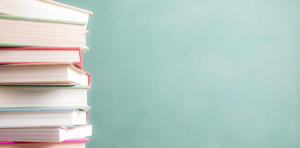 Книга и цветы на прозрачном фоне