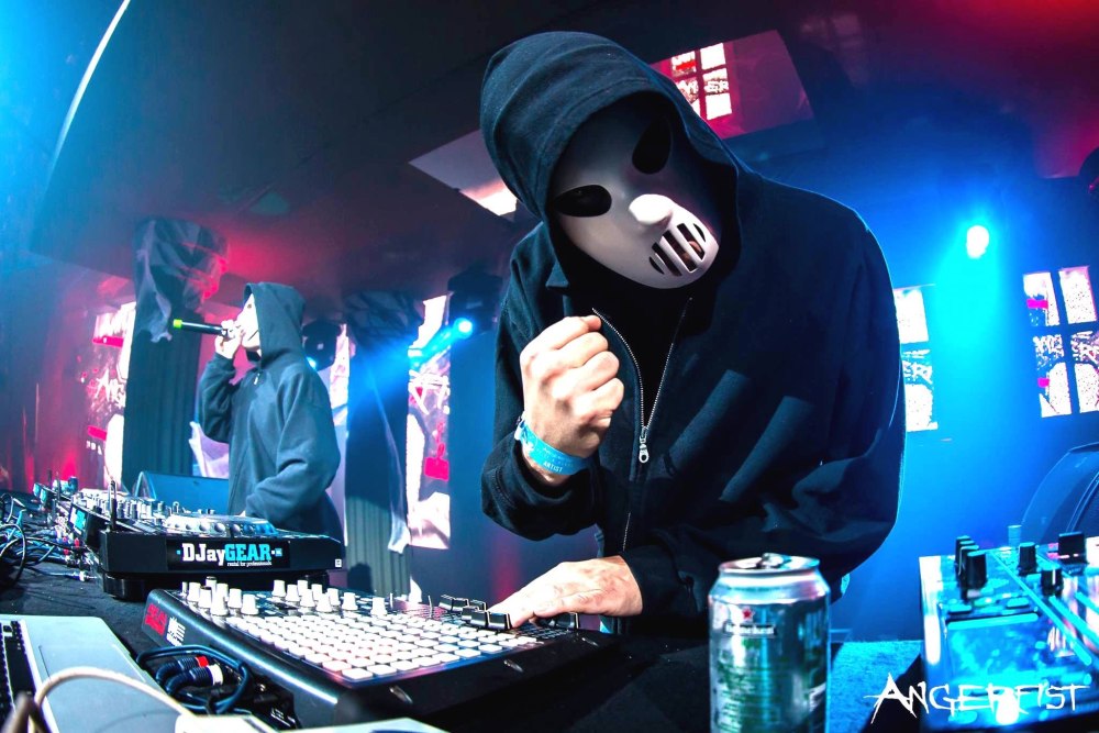 Бэк вокалист Oxxxymiron
